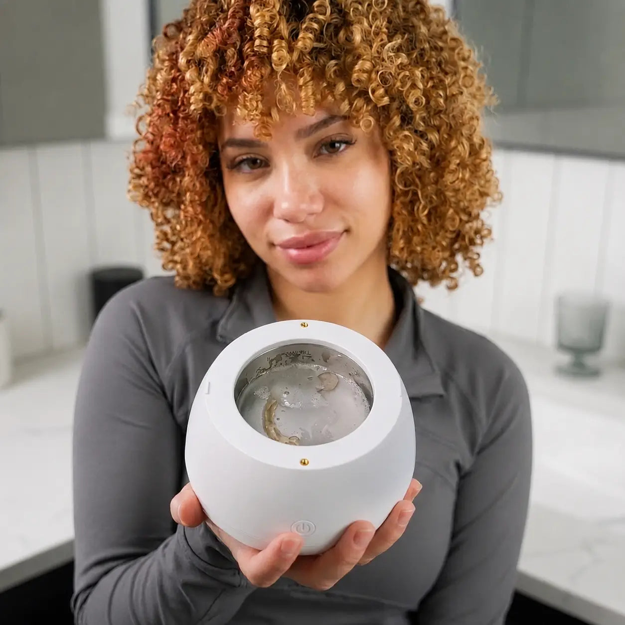 YouvaWave™ — Le nettoyeur à ultrasons spécial gouttières & Invisalign®